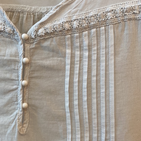 Vintage white cotton shirt with lace trim - Picture 4 of 8